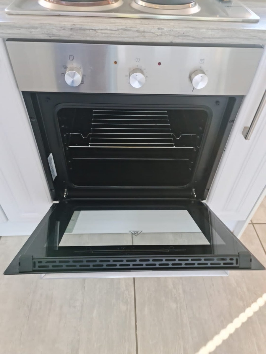 To Let 2 Bedroom Property for Rent in Albertinia Western Cape